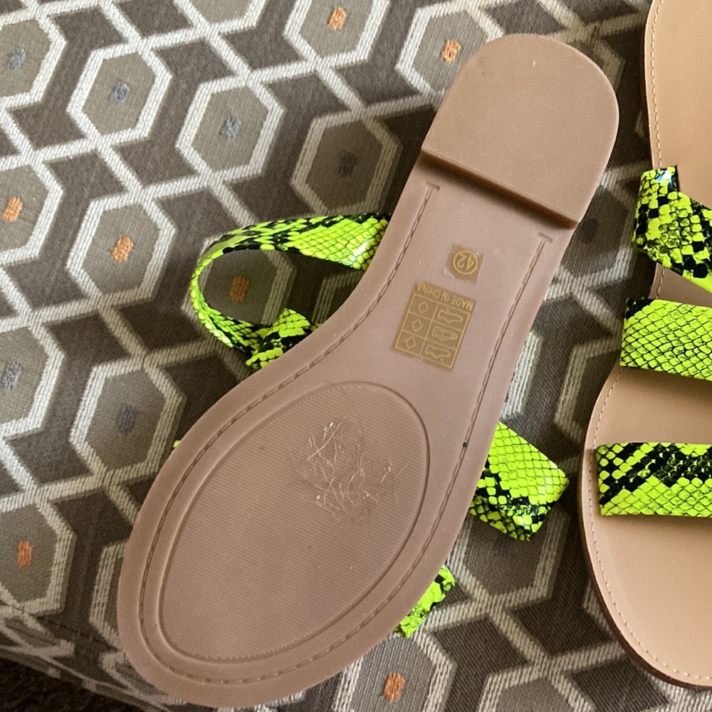 Sandals New with snake print detail print size 10 - Picture 2 of 3